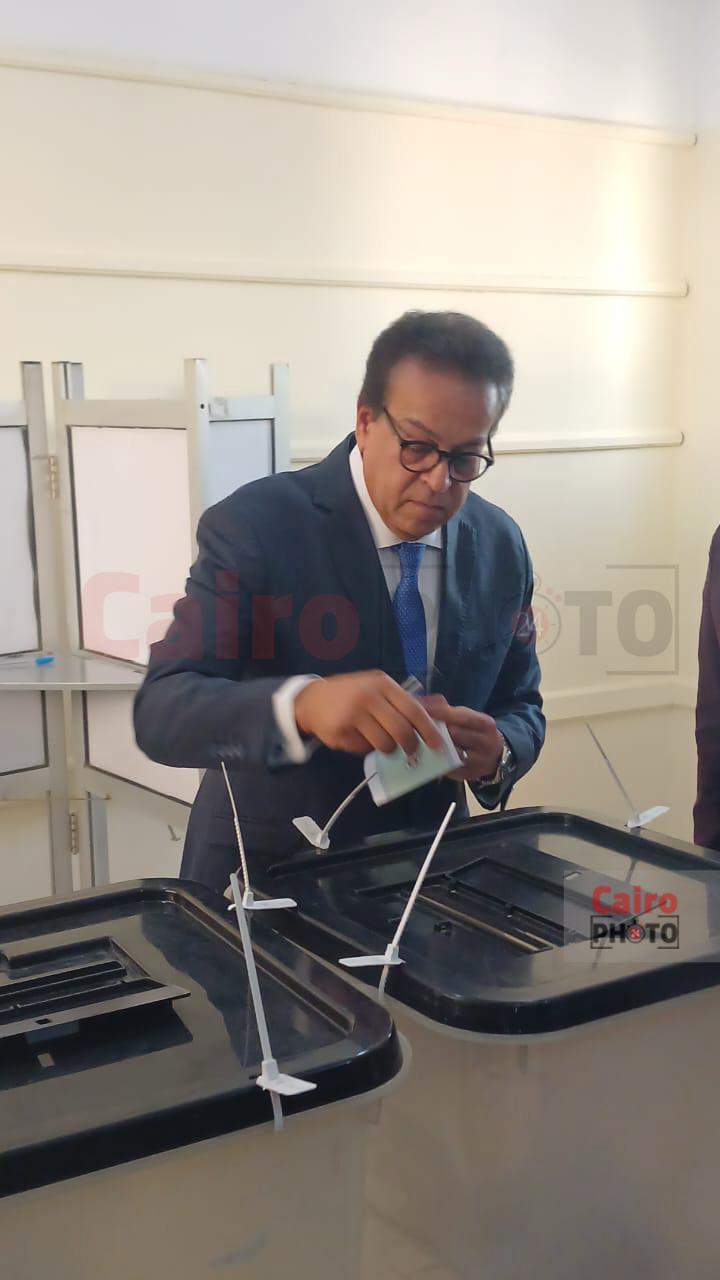 خالد عبد الغفار وزير الصحة نائب رئيس مجلس الوزراء يدلي بصوته في انتخابات الشيوخ 2025