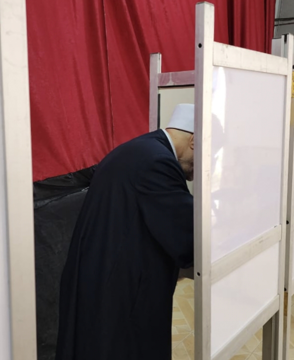 مفتي الجمهورية السابق يدلي بصوته في إنتخابات مجلس الشيوخ