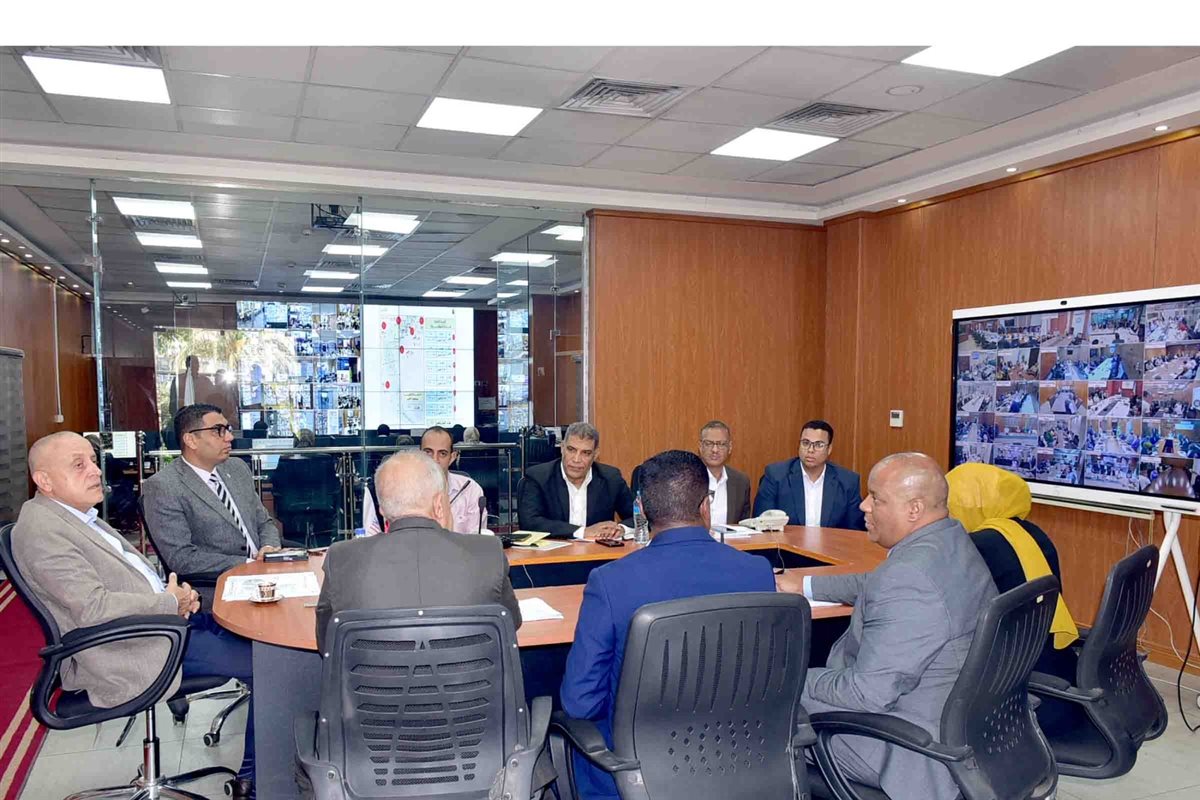 محافظ الأقصر يتابع سير الانتخابات