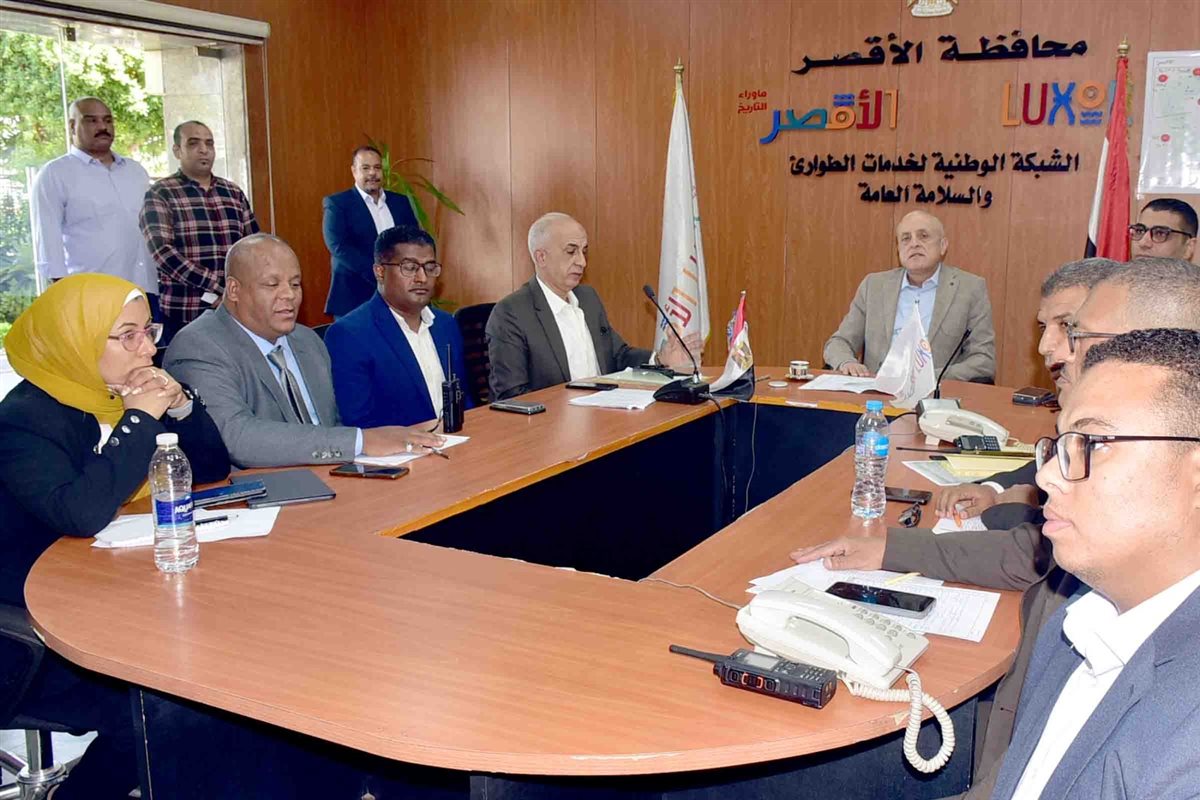 محافظ الأقصر يتابع سير الانتخابات