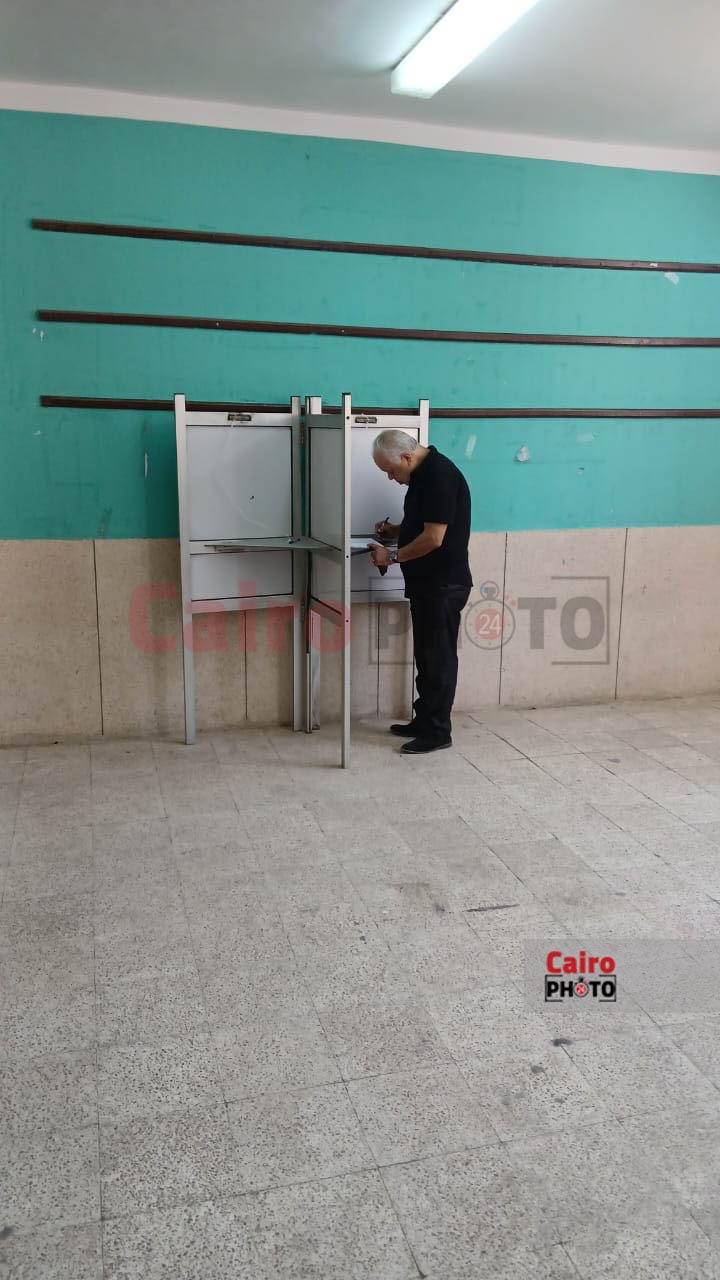 أشرف زكي يُدلي بصوته في انتخابات مجلس الشيوخ لعام 2025