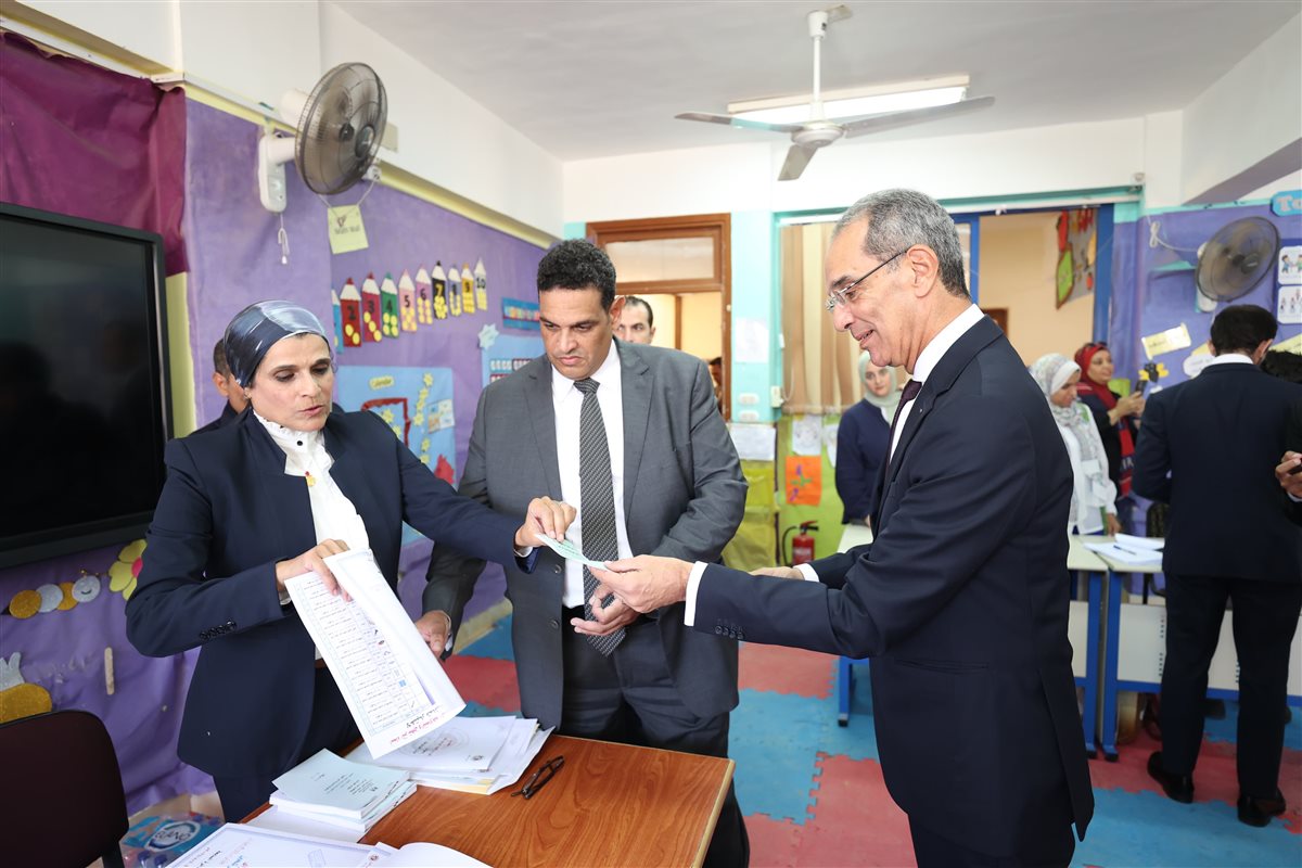 جانب من مشاركة الوزير في الانتخابات