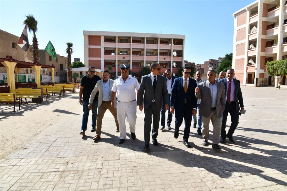 محافظ الفيوم يتفقد عدداً من لجان انتخابات مجلس الشيوخ بمركز ومدينة الفيوم