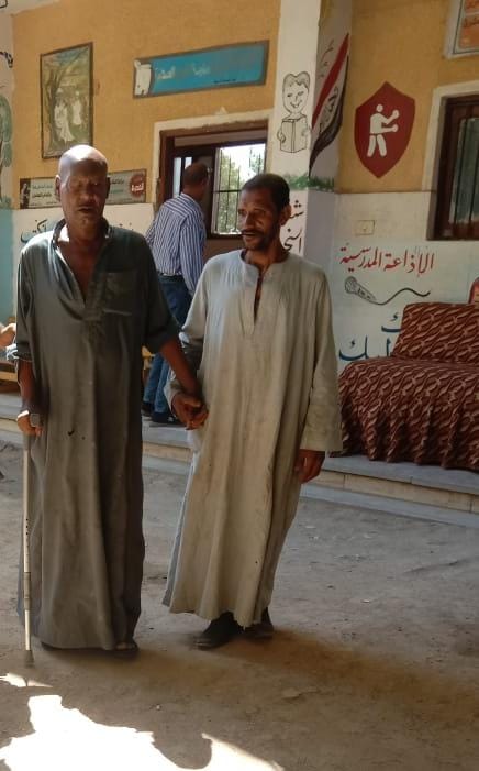 كفيف يدلي بصوته في انتخابات الشيوخ