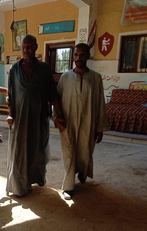 كفيف يدلي بصوته في انتخابات الشيوخ