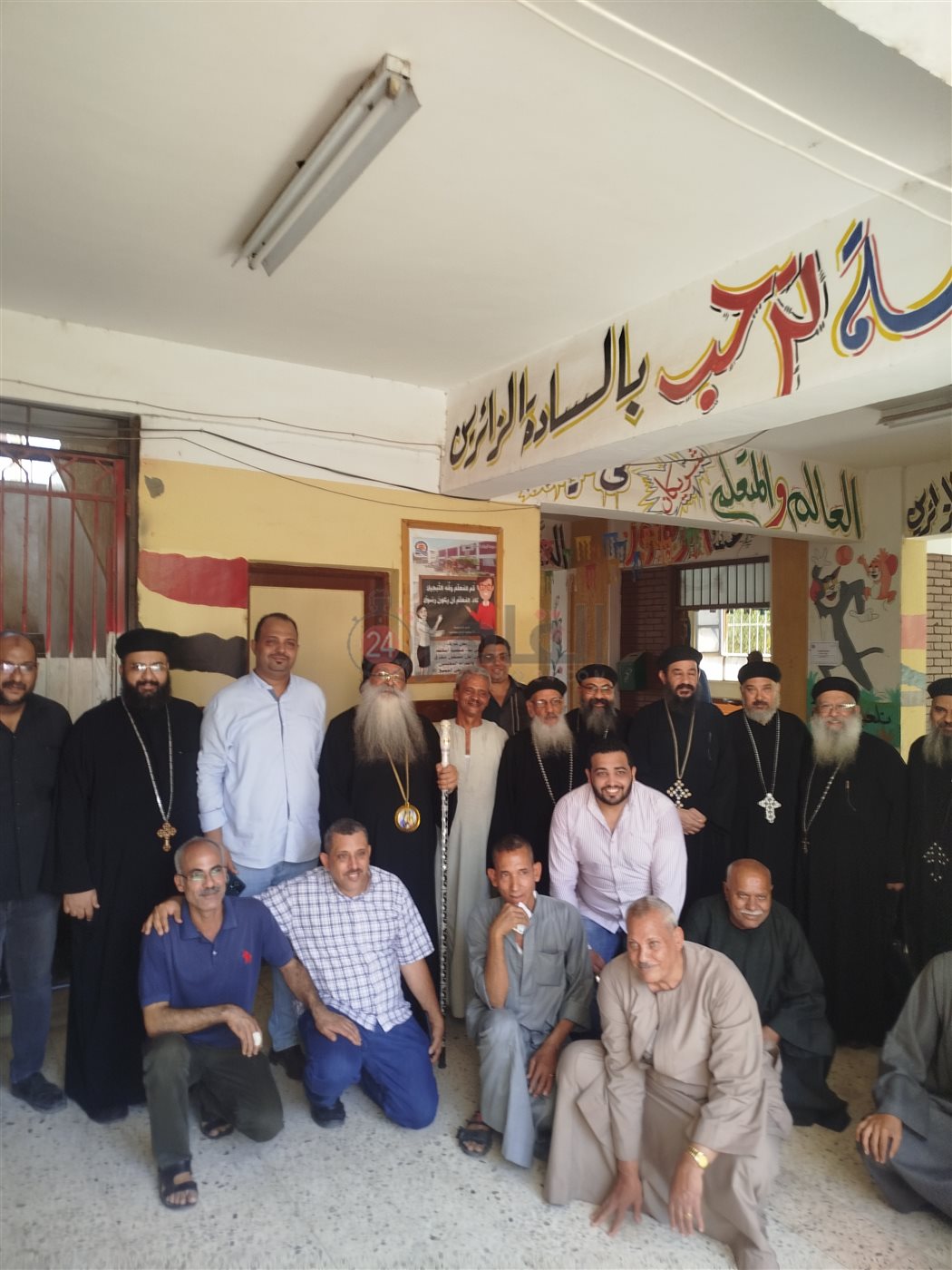 الأنبا تكلا يدلي بصوته في انتخابات مجلس الشيوخ