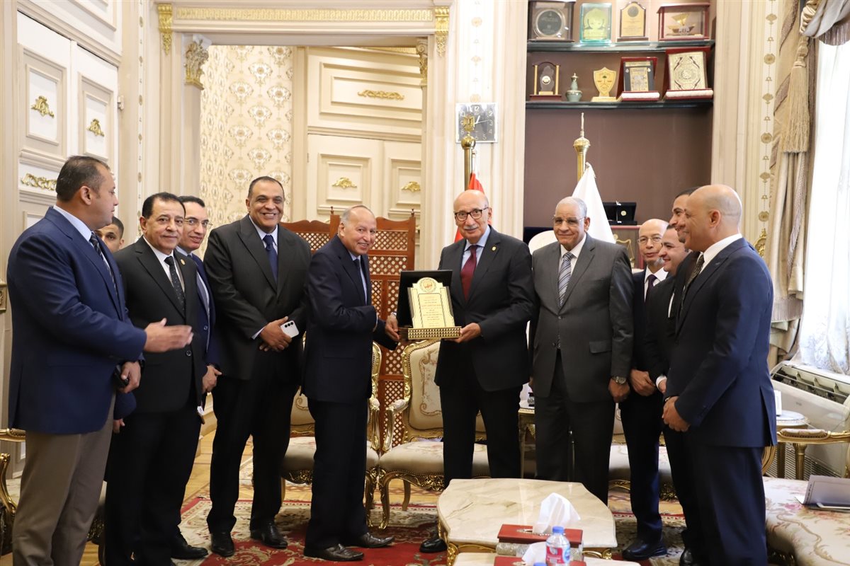 رئيس نادي قضاة جنوب سيناء يهنئ رئيس مجلس القضاء الأعلى 