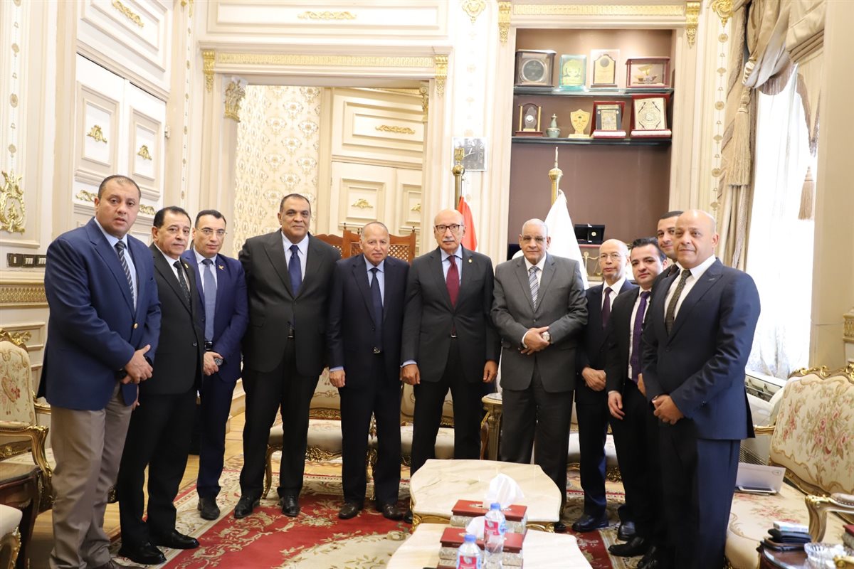 رئيس نادي قضاة جنوب سيناء يهنئ رئيس مجلس القضاء الأعلى 