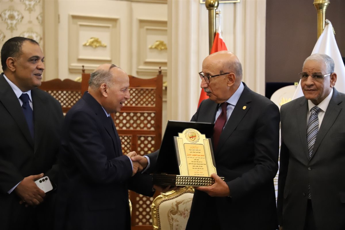 رئيس نادي قضاة جنوب سيناء يهنئ رئيس مجلس القضاء الأعلى 