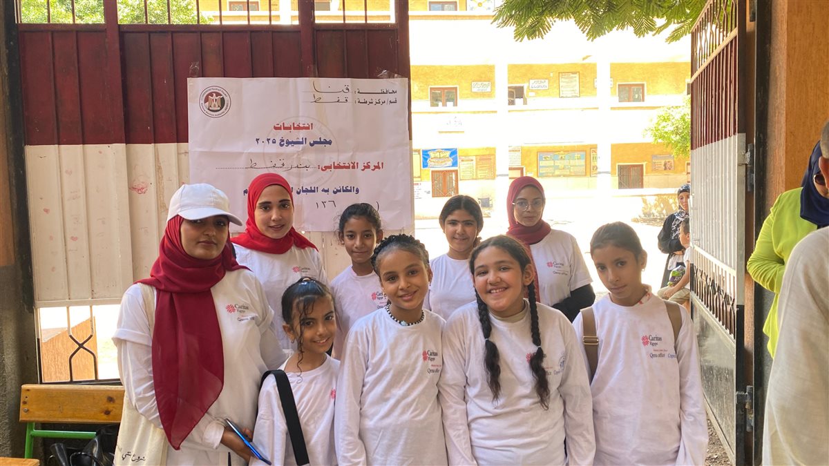 فتيات قنا يدلين بأصواتهن في انتخابات الشيوخ