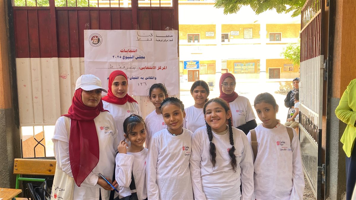 فتيات قنا يدلين بأصواتهن في انتخابات الشيوخ