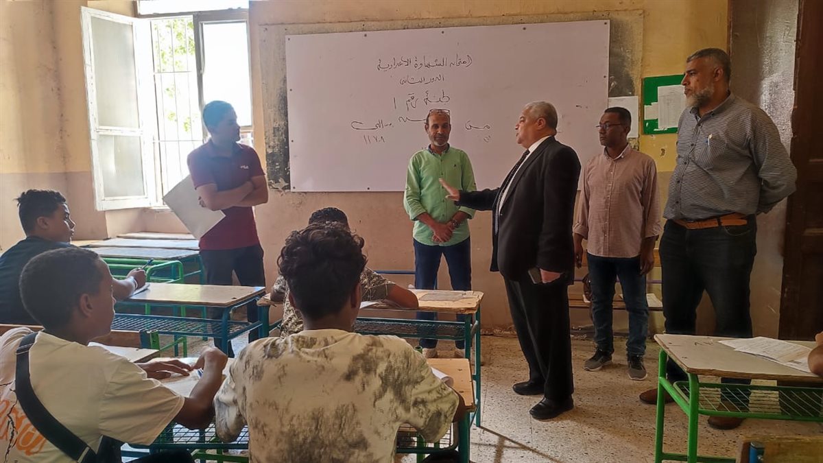 وكيل وزارة تعليم الأقصر يتابع سير الامتحانات