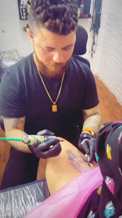 سبب القبض على بيتر تاتو