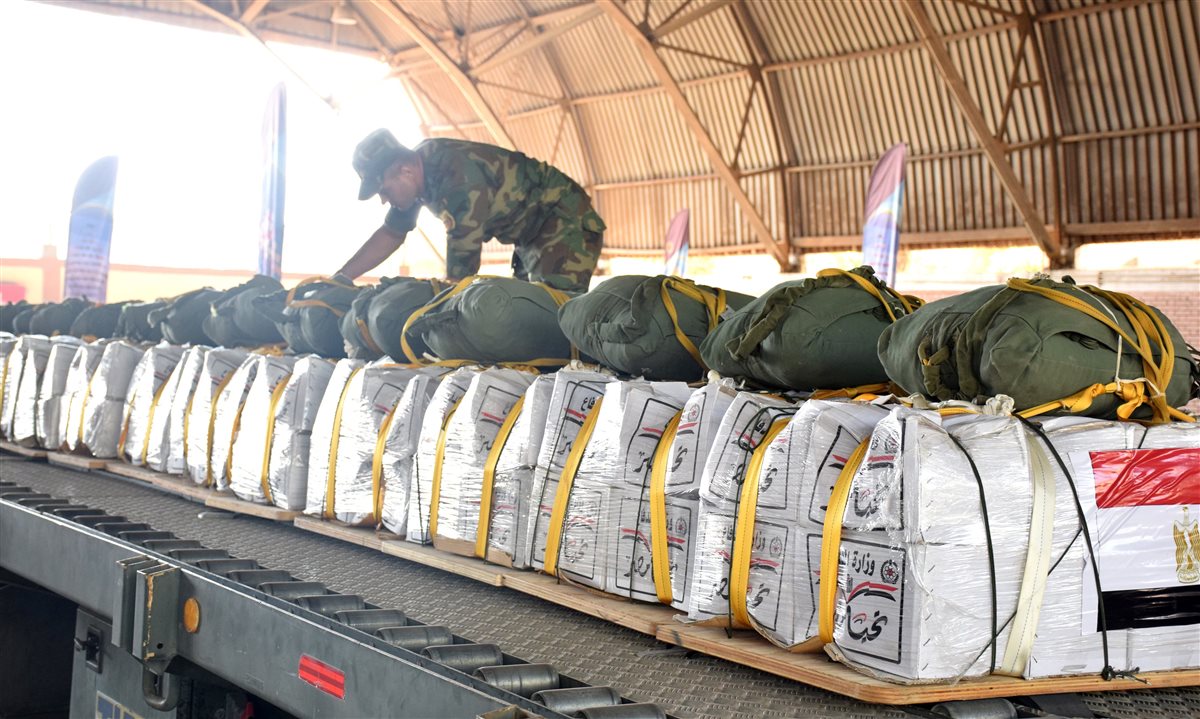 استمرار الإسقاط الجوى للمساعدات الإنسانية على قطاع غزة