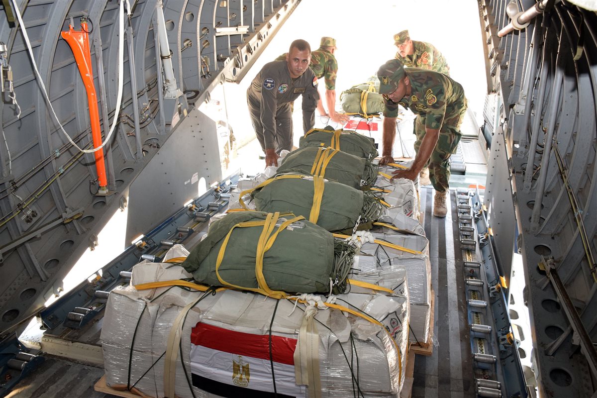 استمرار الإسقاط الجوى للمساعدات الإنسانية على قطاع غزة