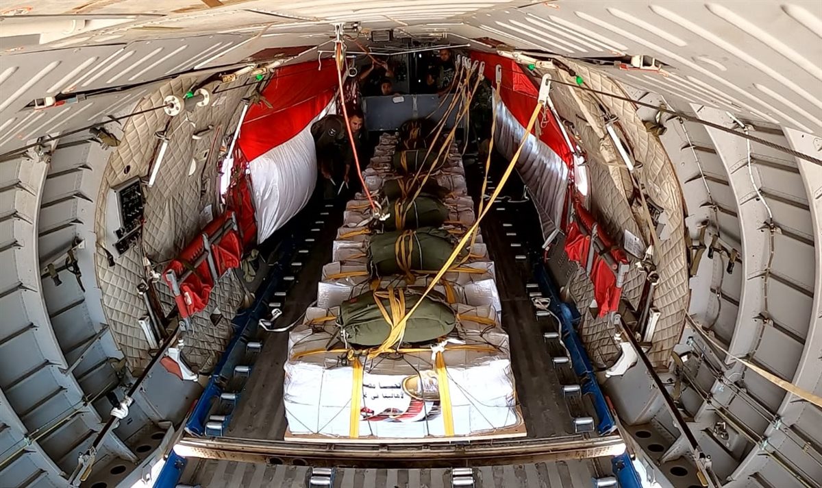 استمرار الإسقاط الجوى للمساعدات الإنسانية على قطاع غزة