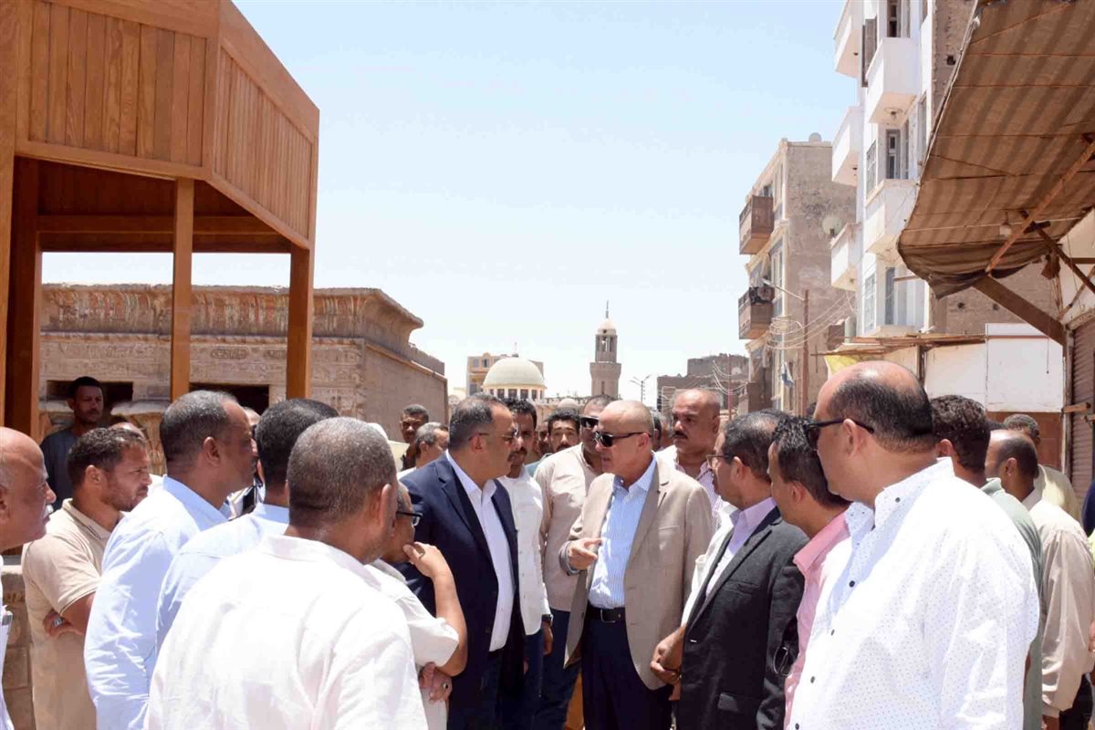 محافظ الأقصر وجولة تفقدية بإسنا