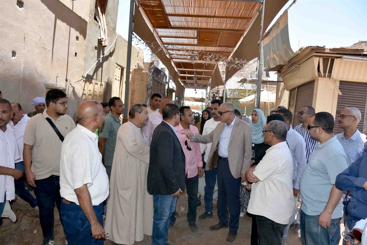 محافظ الأقصر وجولة تفقدية بإسنا