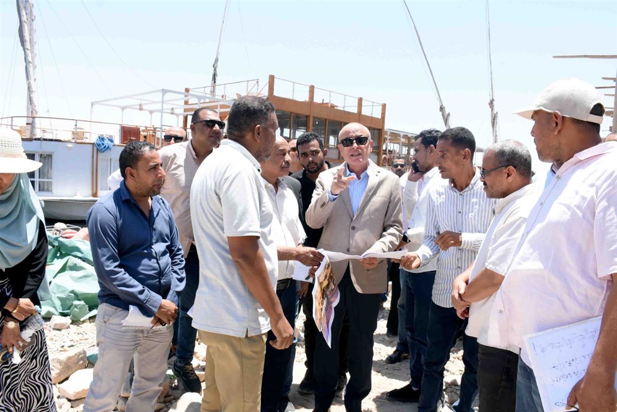 محافظ الأقصر وجولة تفقدية بإسنا