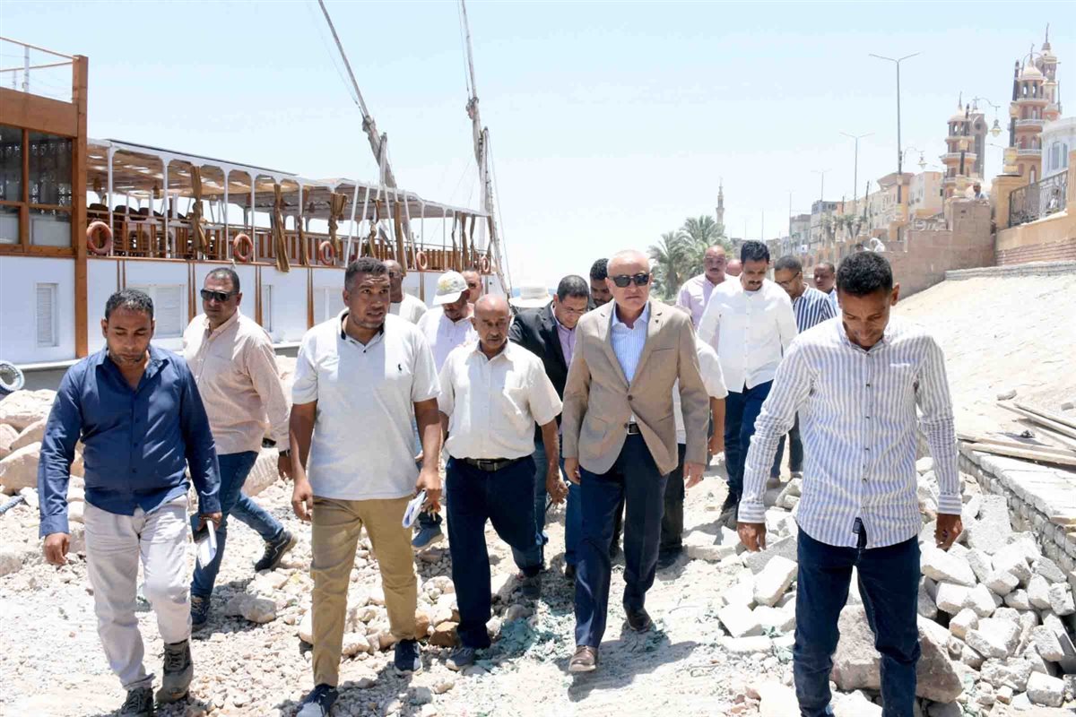 محافظ الأقصر وجولة تفقدية بإسنا