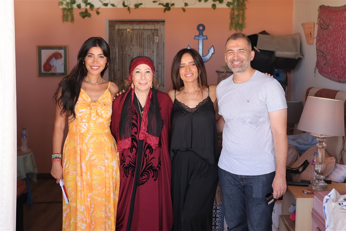 الصور الأولى من كواليس ورد وشوكولاتة بطولة زينة