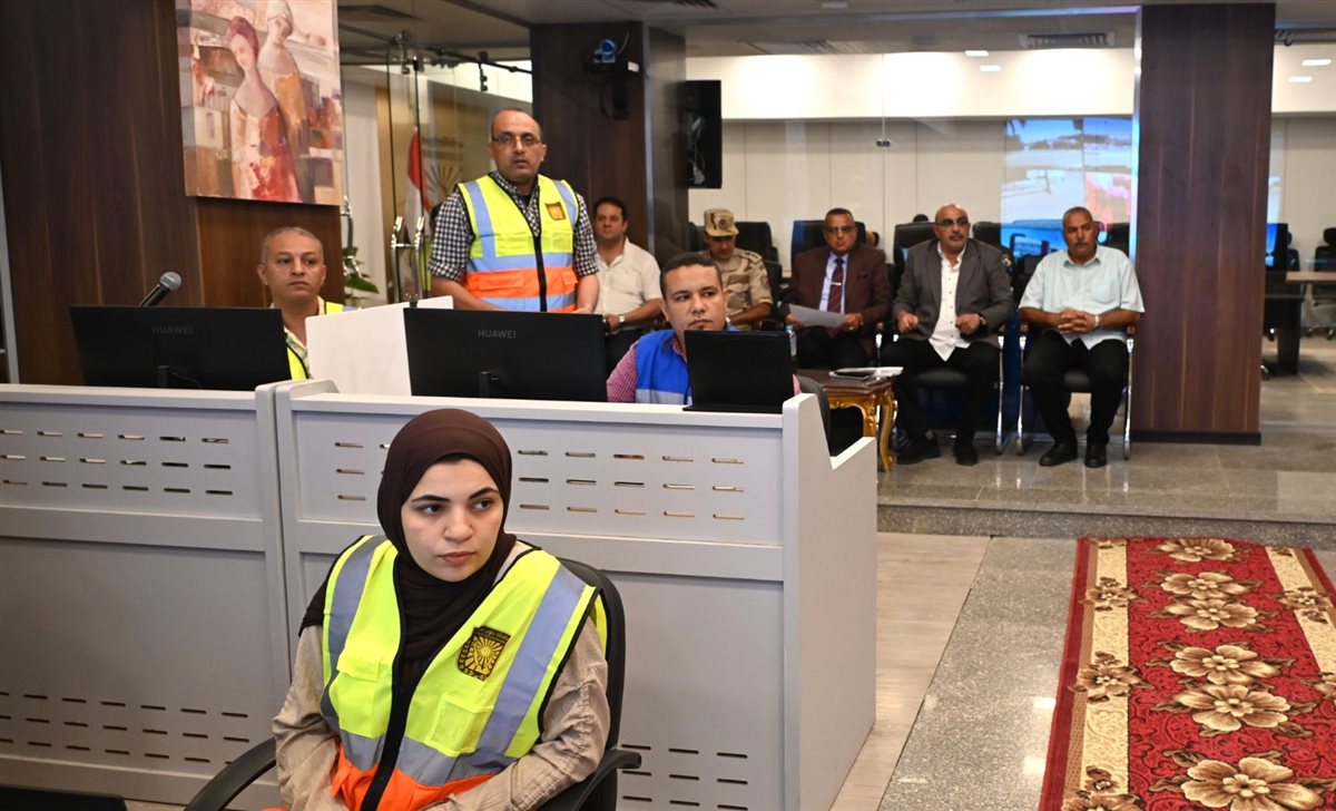 المحافظ يتابع الانتخابات من خلال الشبكة الوطنية الموحدة