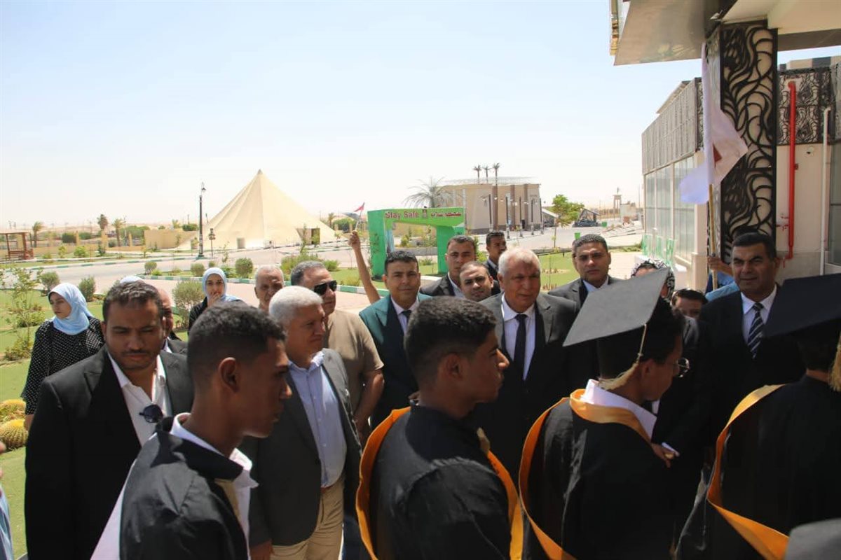 مسيرة شرفية لأوائل الشهادات العامة والأزهرية والفنية