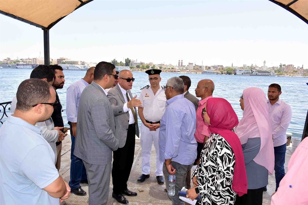 محافظ الأقصر يتابع مشروعات تنموية