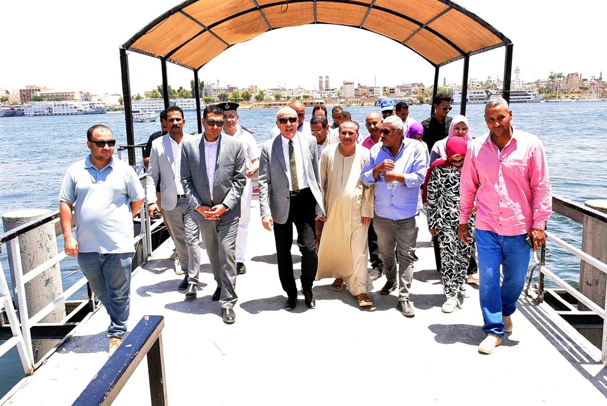 محافظ الأقصر يتابع مشروعات تنموية