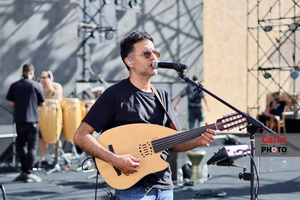 لقطات حصرية من بروفات حمزة نمرة لحفله الجديد في المسرح الروماني