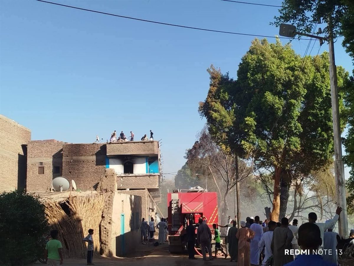 نشوب حريق في عدد من المنازل بقرية الأشراف القبلية 