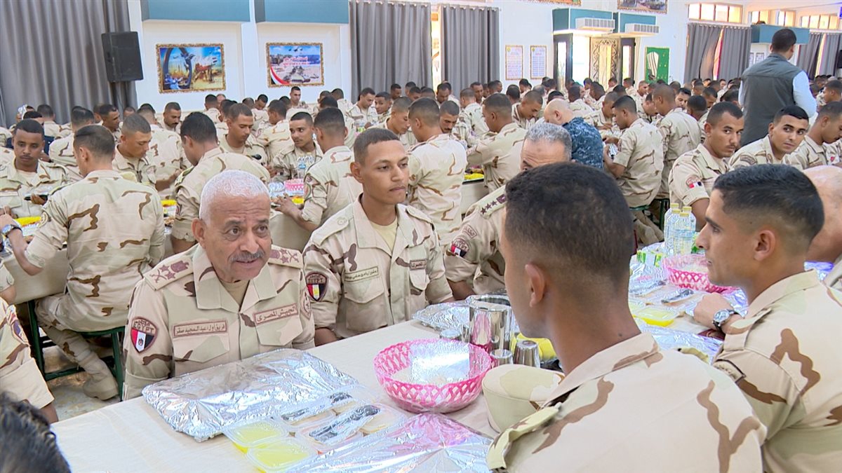 وزير الدفاع مع جنودنا