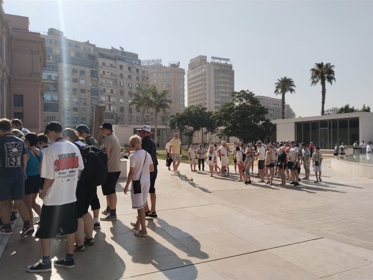 المتحف المصري بالتحرير يستقبل مئات السائحين 