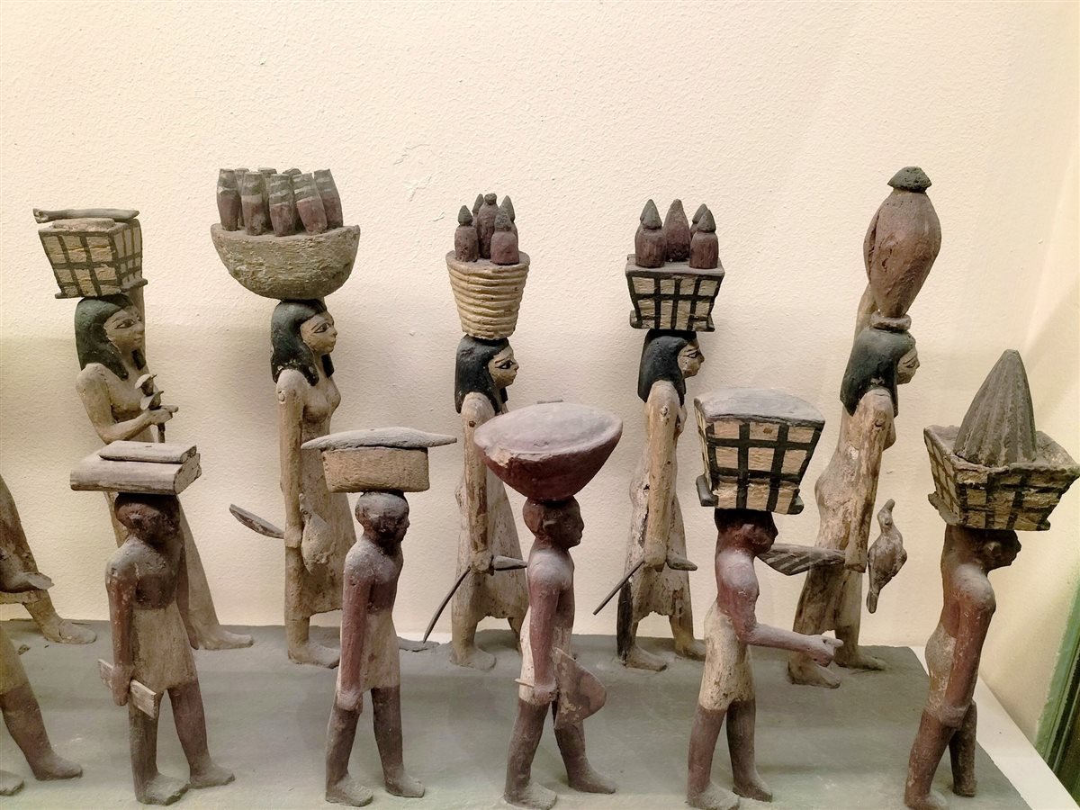 نموذجًا خشبيًا نادرًا لموكب جنائزي من عصر الدولة الوسطى