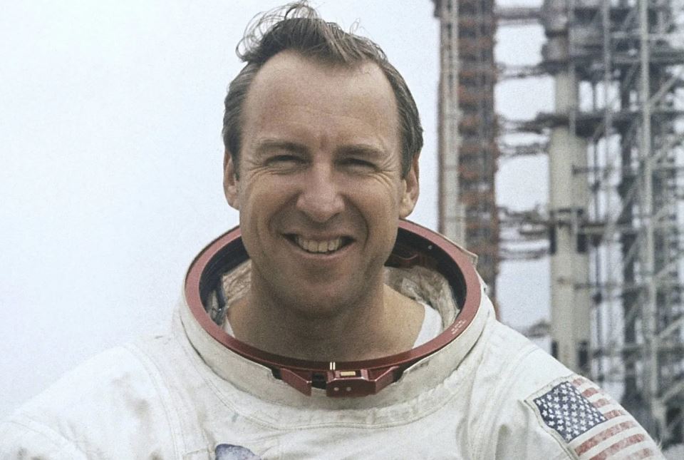 رائد الفضاء جيم لوفيل