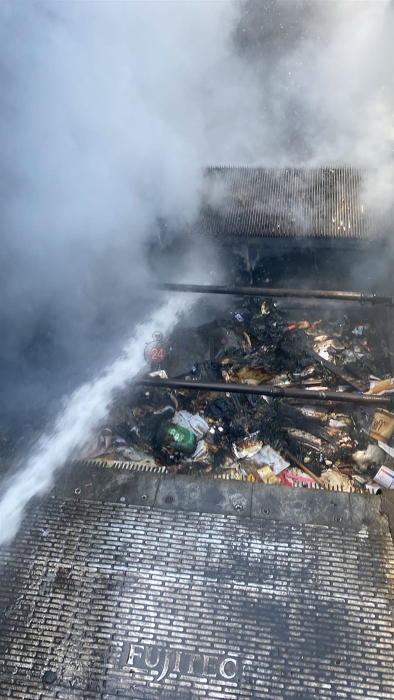 حريق مخلفات أسفل كوبري المشاة الكهربائي (2)