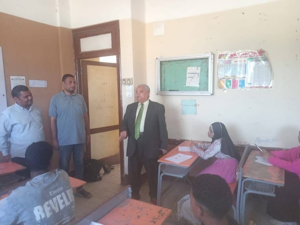 جولة وكيل وزارة التعليم بالأقصر