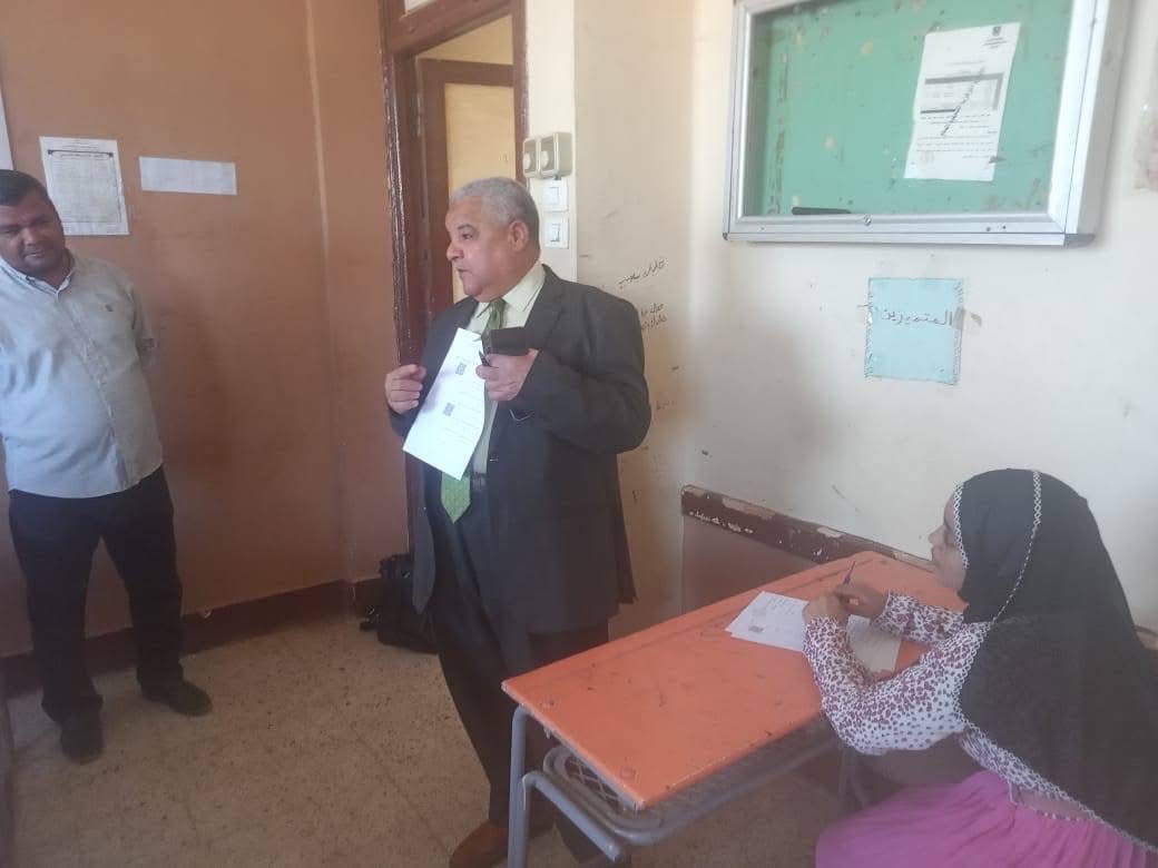 جولة وكيل وزارة التعليم بالأقصر