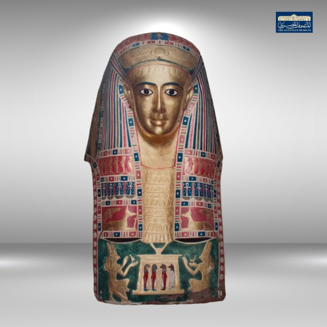 قناع ذهبي نادر من مير