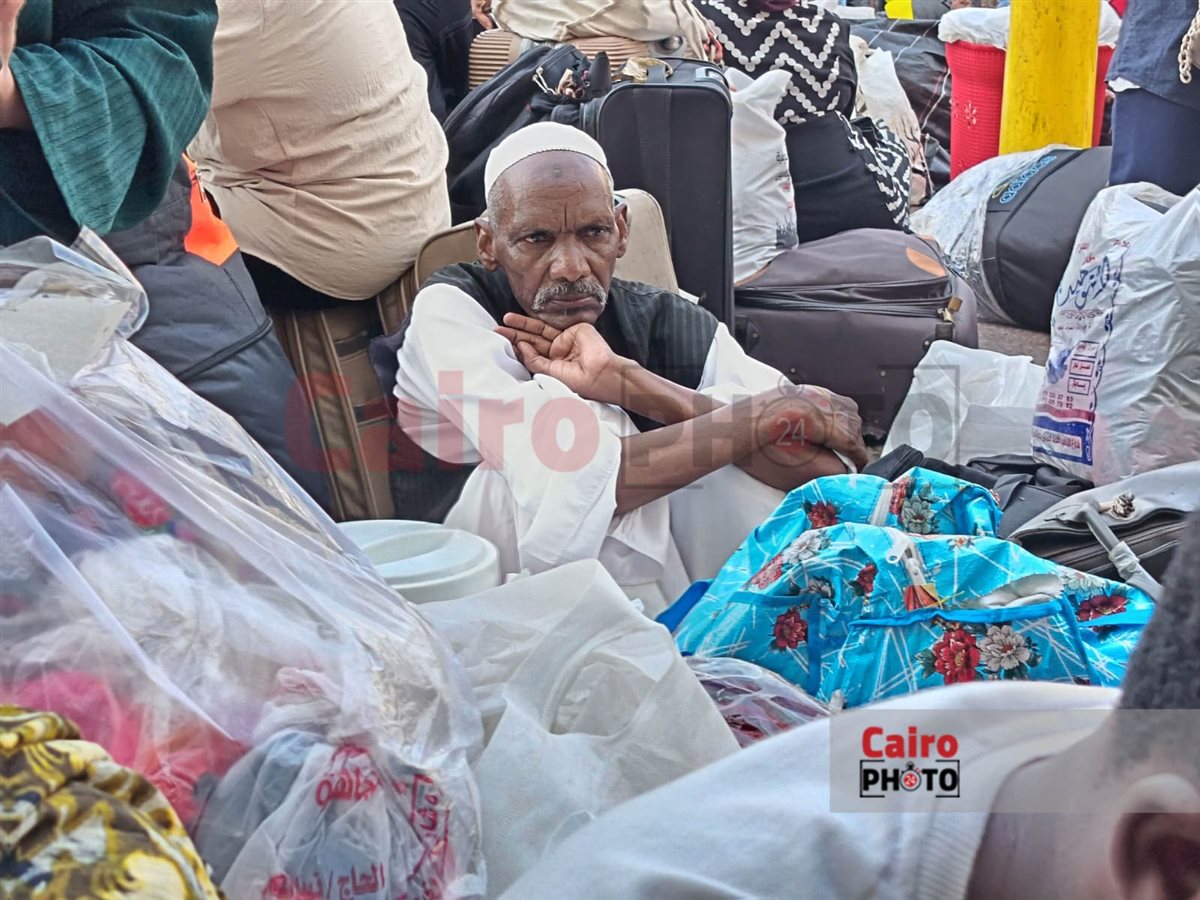 استعدادات قبل انطلاق قطار نقل السودانيين إلى وطنهم عبر السكك الحديدية