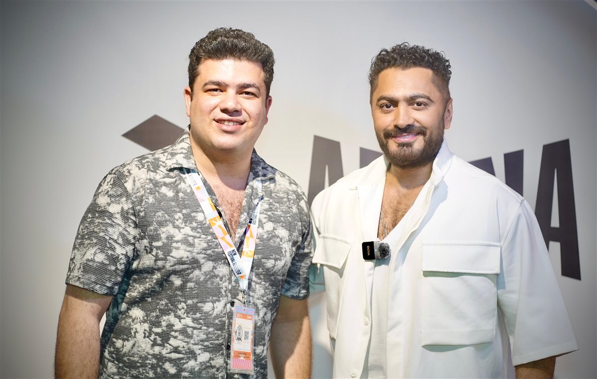 تامر حسني ومحرر القاهرة 24