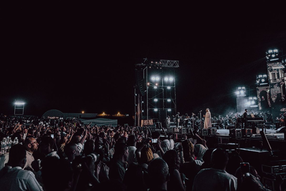 لقطات من حفل حسين الجسمي بـ  مسرح Seashore  بحضور هشام جمال وليلى زاهر