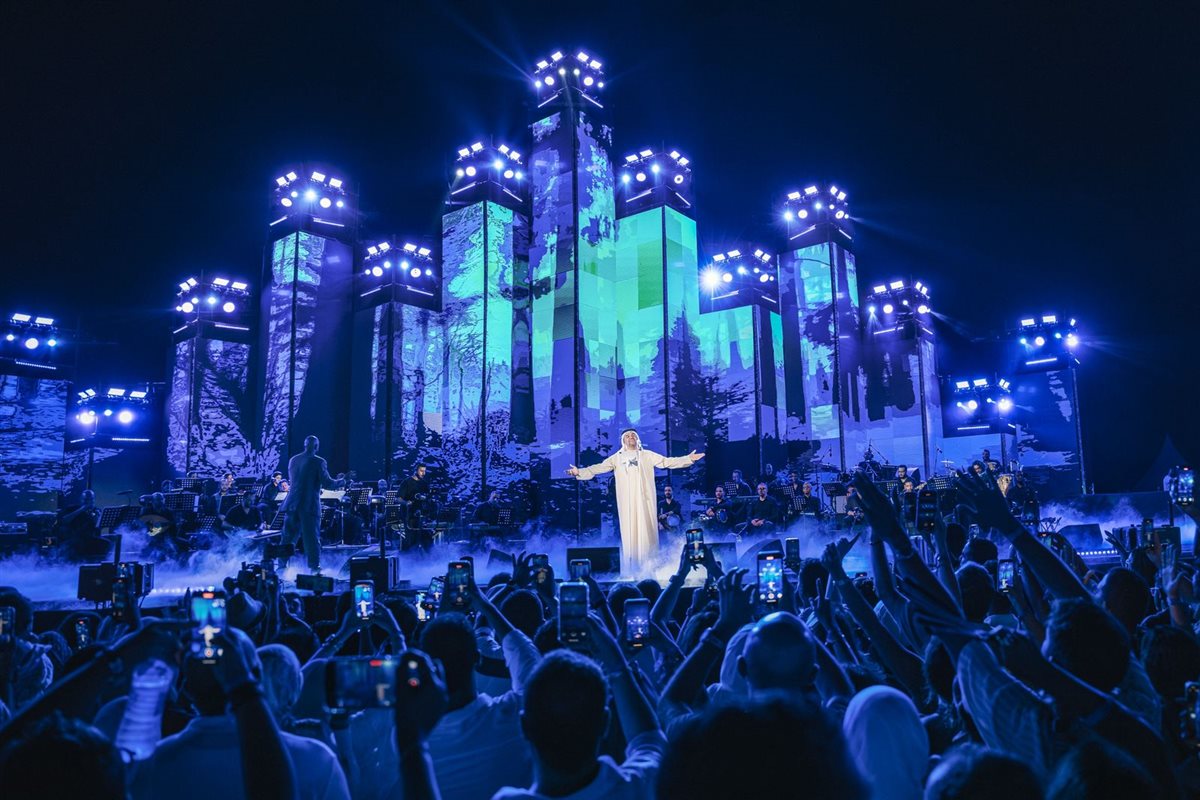 لقطات من حفل حسين الجسمي بـ  مسرح Seashore  بحضور هشام جمال وليلى زاهر