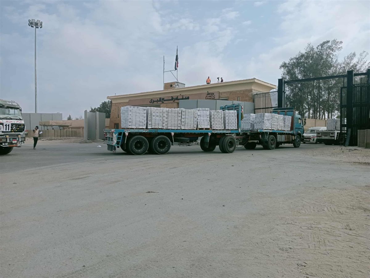 شاحنة مساعدات إماراتية في معبر رفح