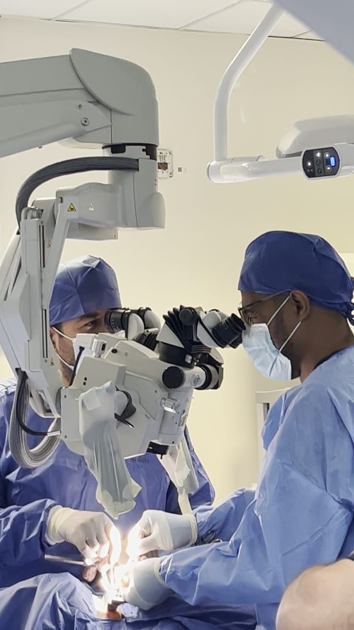 نجاح أول جراحة دقيقة لاستئصال ورم بالمخ باستخدام المايكروسكوب الجراحي