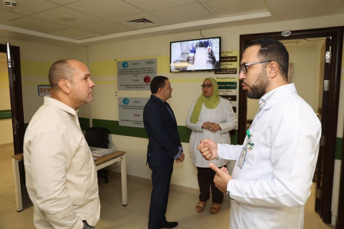 السفير الكوبي في زيارة لمستشفى أورام الأقصر