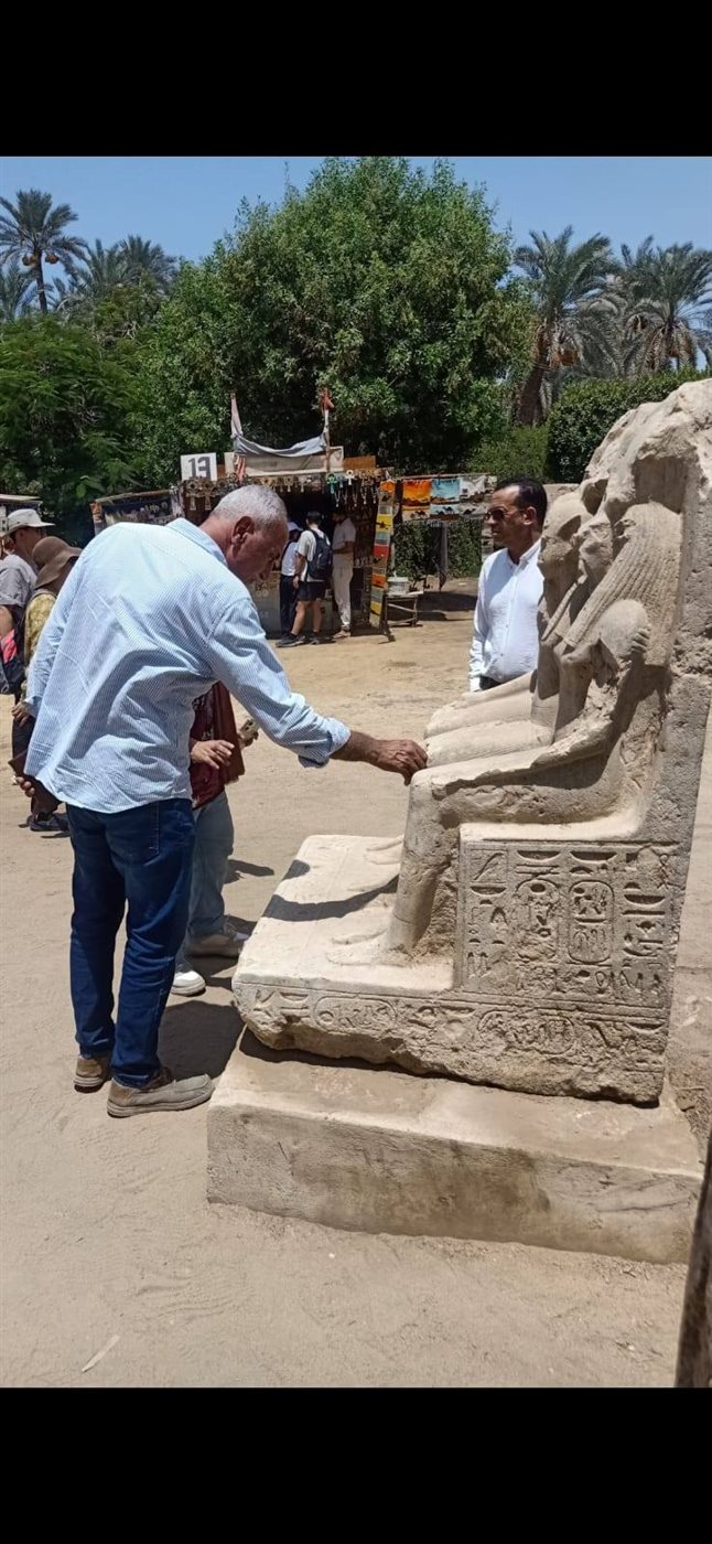 رئيس الإدارة المركزية لآثار القاهرة والجيزة يتفقد منطقة آثار ميت رهينة 