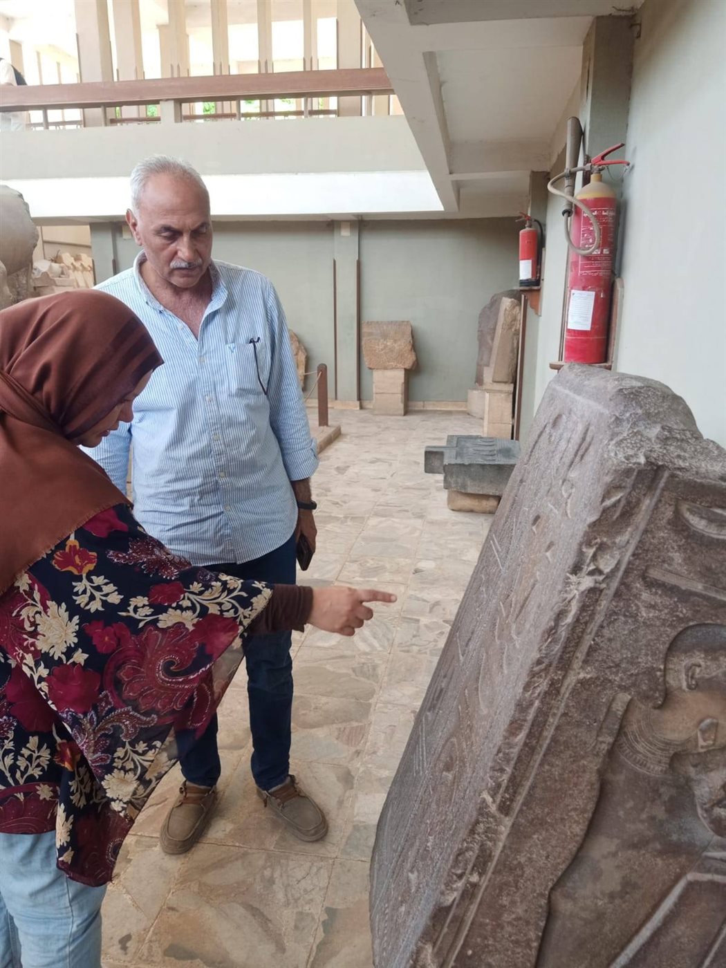 رئيس الإدارة المركزية لآثار القاهرة والجيزة يتفقد منطقة آثار ميت رهينة 