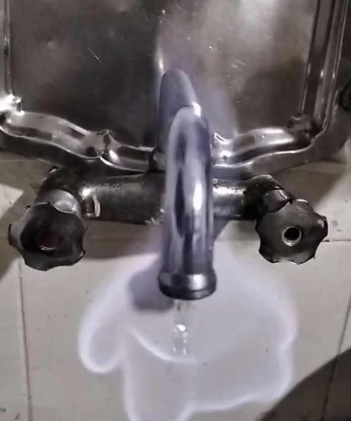 نزول نار من صنابير المياه بقرية شرنوب بالبحيرة