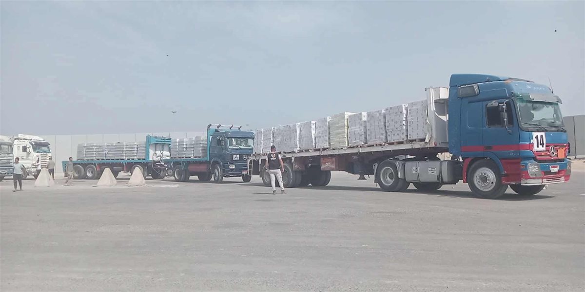 شاحنة مساعدات إماراتية بمعبر رفح